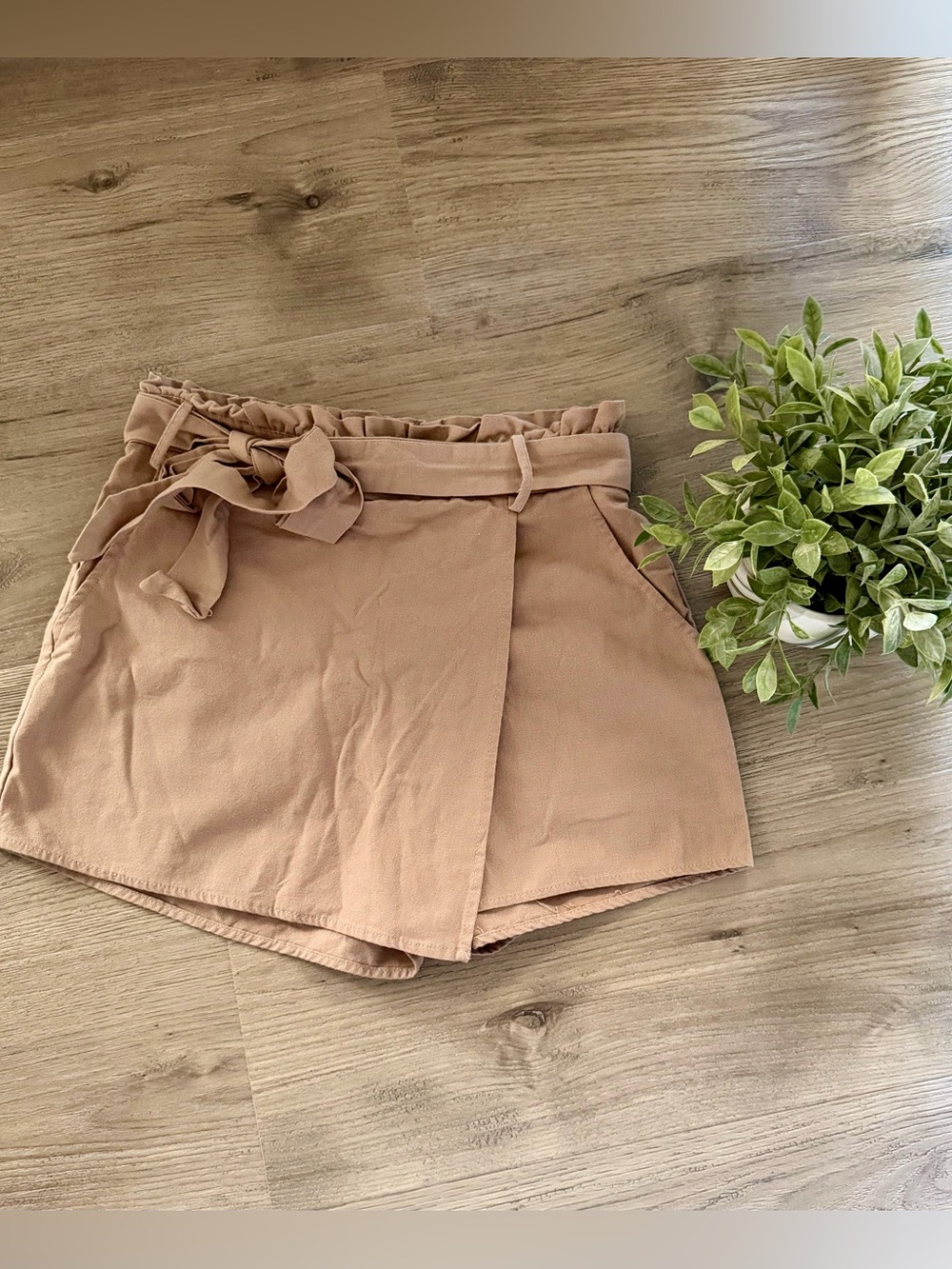 High-Waist Tie-Belt skort- Taupe